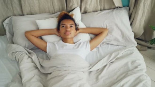6 способов без таблеток помочь себе уснуть, если замучила бессонница