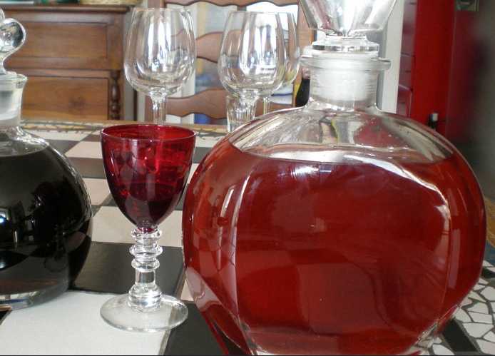 Наслаждаемся вкусом домашнего вина из старого варенья: рецепты и рекомендации