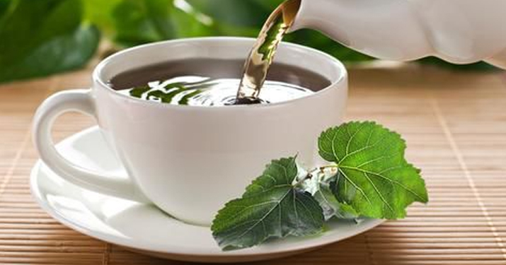 Чай приготовленный из листьев шелковицы имеет в 22 раза больше кальция, чем коровье молоко