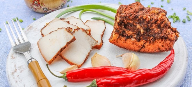 Вареное сало — самые вкусные рецепты с луковой шелухой, чесноком и специями