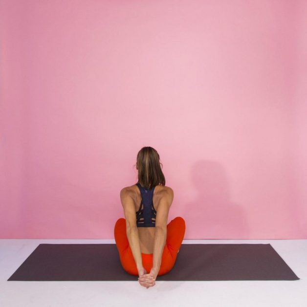 9 упражнений на растяжку, которые могут заменить сеанс массажа