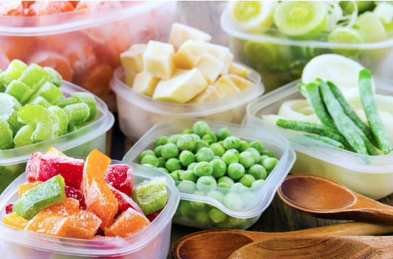 Замороженные и консервированные: какие фрукты и овощи полезнее?