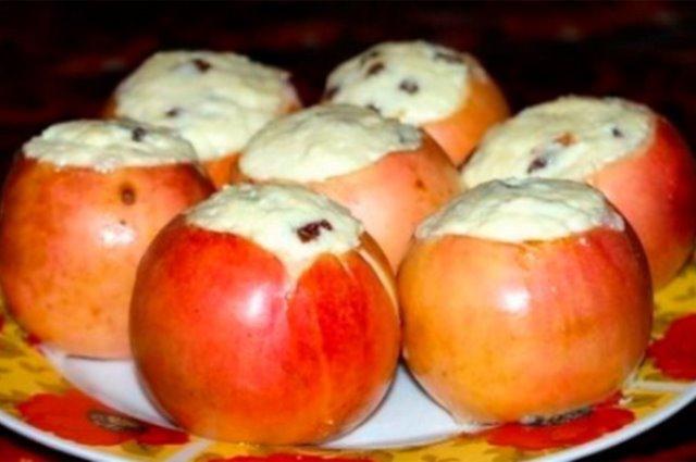 Как запечь яблоки с творогом — полезный десерт!