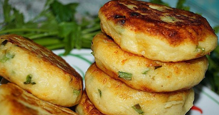 Картофельные биточки с зелёным луком и сыром — супер рецепт