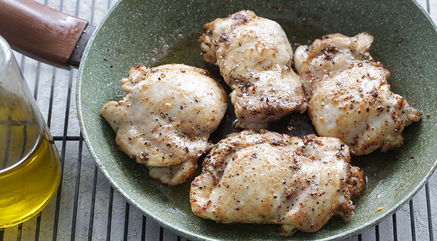 Курица с грибами на сковороде. 9 вариантов приготовления этого сытного блюда. Плюс лайфхак про грибы